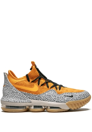 Nike x atmos LeBron XVI Low AC 'Safari' sneakers - Orange