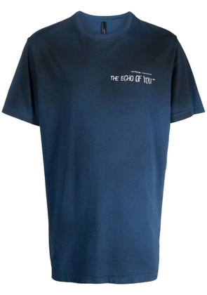 ISO.POETISM graphic-print tie-dye T-shirt - Blue