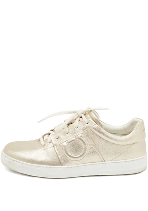 Ferragamo Pre-Owned logo-detail sneakers - Gold