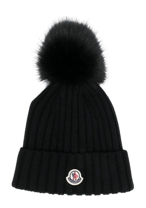 Moncler logo-appliqué ribbed-knit beanie - Black