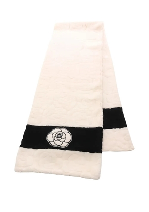 CHANEL Pre-Owned 1986-1988 Camellia scarf - Neutrals