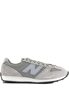 Junya Watanabe MAN logo-patch sneakers - Grey