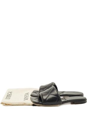Bottega Veneta Pre-Owned quilted leather flat sandals - Black