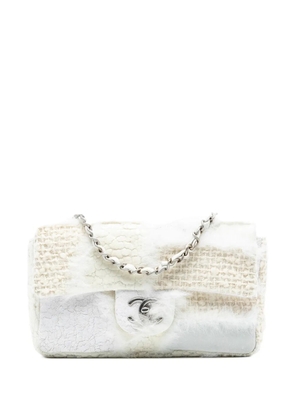 CHANEL Pre-Owned 2010-2011 Medium Tweed and Mixed Medium Patchwork Single Flap shoulder bag - White
