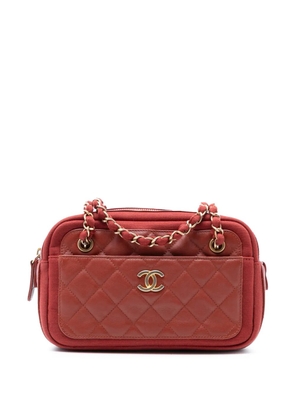 CHANEL Pre-Owned 2018-2019 Paris Hamburg Quilted Lambskin and Jersey Camera Case shoulder bag - Red