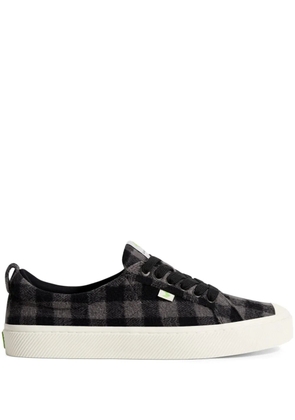 Cariuma Oca Low plaid organic cotton sneakers - Black