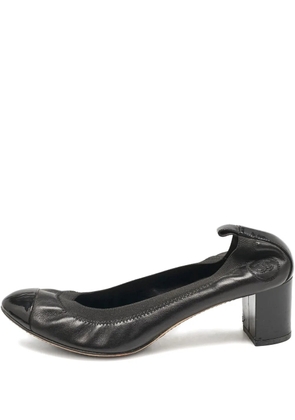 CHANEL Pre-Owned 60mm leather cap-toe pumps - Black