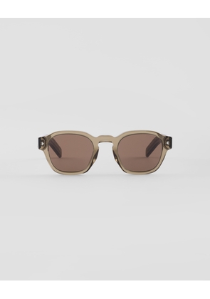 Sunglasses with the iconic metal plaque