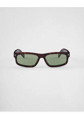 Sunglasses with the iconic metal plaque