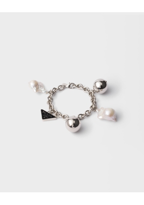 Metal bracelet with pearls