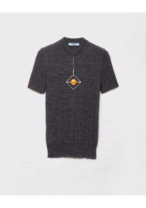 Short-sleeved wool sweater with pendant