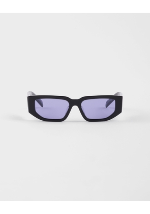 Sunglasses with triangle logo