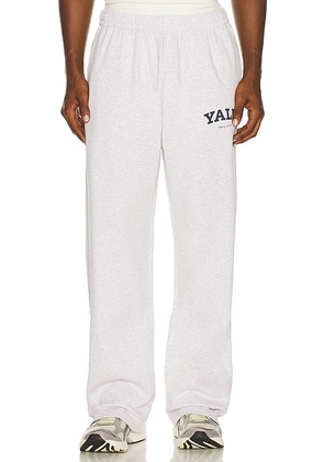Sporty & Rich Yale Classic Wide Sweatpant in Heather Grey - Grey. Size L (also in M, S, XL/1X).