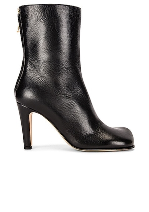 Bottega Veneta Round Toe Boots in Black - Black. Size 36 (also in 41).