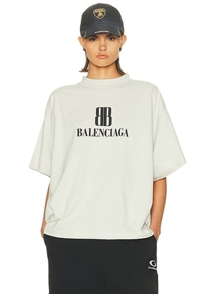 Balenciaga Short Sleeve Cropped T-shirt in Dirty White - White. Size 4 (also in ).