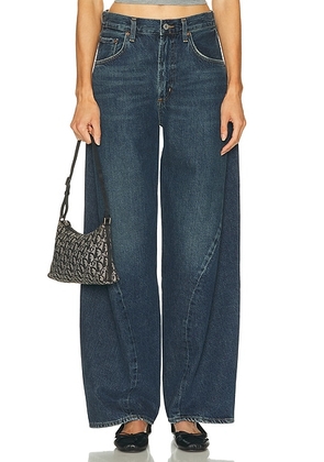 AGOLDE Twist Wide Leg Jeans in Nexus - Blue. Size 23 (also in 24, 25, 26, 27, 28, 29, 30, 31, 33, 34).