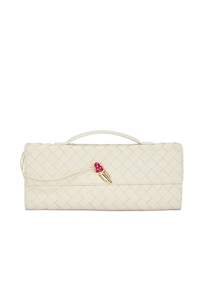 Bottega Veneta Andiamo Clutch in Sea Salt  Mushroom  & Muse Brass - Cream. Size all.