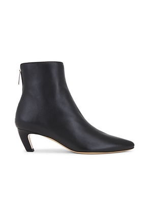 Gabriela Hearst Clayton Boot in Black - Black. Size 37.5 (also in ).