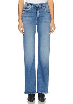 MOTHER The Kick It Jeans in Fan Favorite - Blue. Size 29 (also in 31, 34).
