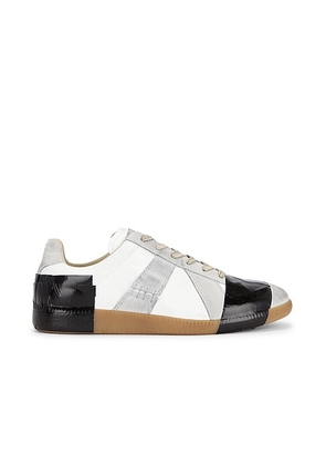 Maison Margiela Replica Sneaker in Off White & Black - White,Grey. Size 41 (also in 42, 43, 44, 45).