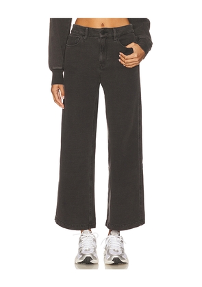 Good American Jeanius Cropped Good Skate in Charcoal. Size 0. Also in 00, 10, 12, 14, 16, 18, 2, 20, 22, 24, 4, 6, 8.