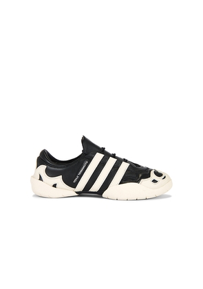 Y-3 Regu 2002 Sneaker in Black. Size 9. Also in 9.5.