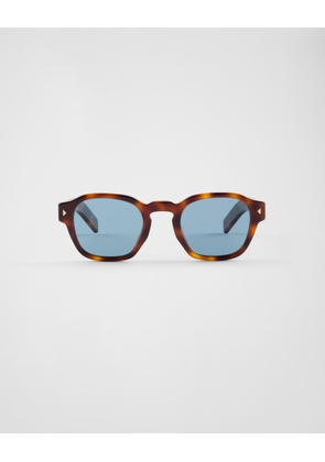 Sunglasses with the iconic metal plaque