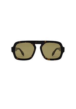 Elisa Johnson Jane Sunglasses in Brown.