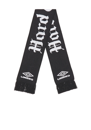 UMBRO Jacquard Check Scarf in Black.