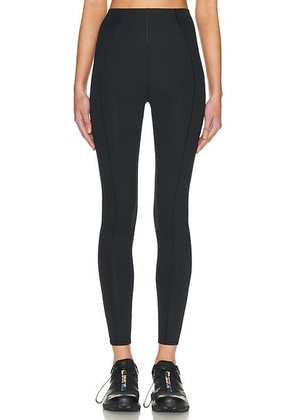 The North Face x SKIMS Refina Legging in SK Onyx - Black. Size M (also in ).