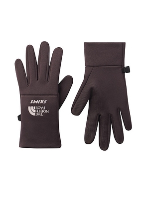 The North Face x SKIMS Gloves in SK Phoenix - Brown. Size L (also in M, XL).