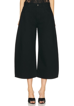 THE ATTICO Curved Short Leg in Black - Black. Size 24 (also in 25, 26, 27, 30).