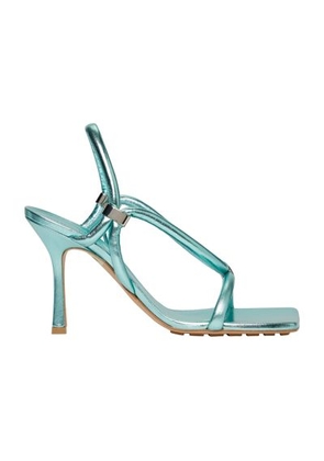 Stretch sandals with straps