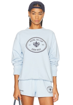 Sporty & Rich x Hotel Du Cap Eden Roc Eden Crest Crewneck Sweatshirt in Ciel - Baby Blue. Size S (also in M, XL, XS).