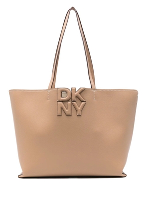 DKNY large logo-plaque tote bag - Neutrals