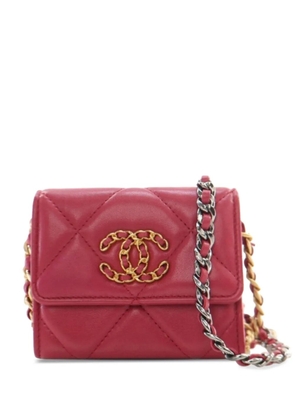 CHANEL Pre-Owned 2021 Quilted Lambskin Chanel 19 Card Holder On Chain crossbody bag - Red