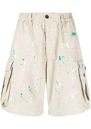 DSQUARED2 paint splatter cargo shorts - Neutrals