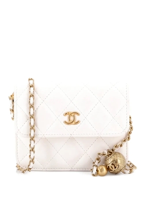 CHANEL Pre-Owned Pearl Crush Flap Clutch with Chain Quilted Lambskin Mini crossbody bag - White