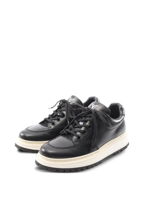 Louis Vuitton Pre-Owned monogram-pattern leather sneakers - Black
