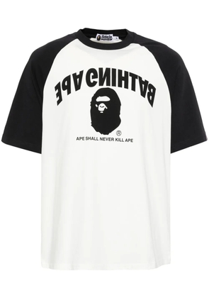 A BATHING APE® college raglan T-shirt - White