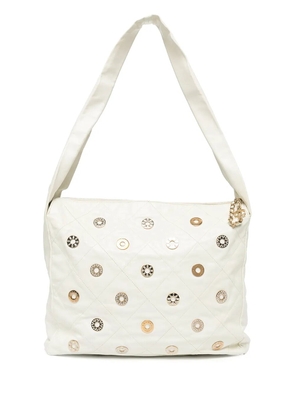 CHANEL Pre-Owned 2006-2008 diamond-quilted eyelet-engraved shoulder bag - White