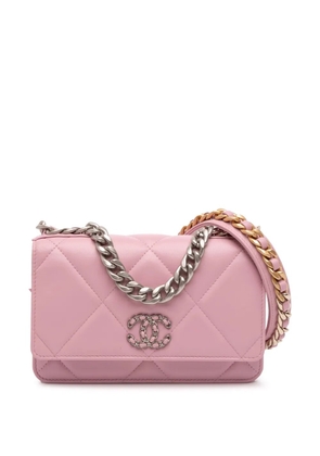CHANEL Pre-Owned 2021-2025 Quilted Lambskin 19 Wallet on Chain satchel - Pink