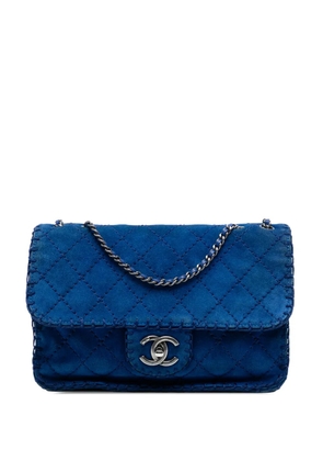 CHANEL Pre-Owned 2012-2013 Medium Quilted Suede Whipstitch Single Flap shoulder bag - Blue