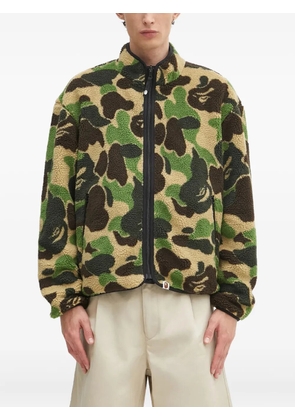 A BATHING APE® camouflage-print fleece bomber jacket - Green