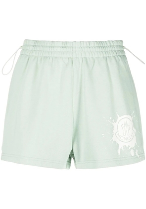 Moncler logo-print shorts - Green