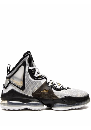 Nike LeBron 19 'Royalty' sneakers - White