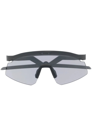 Oakley logo-print tinted sunglasses - Black