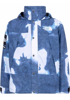Supreme x The North Face bleached denim-print mountain jacket - Blue