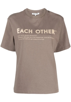 Each X Other logo-print cotton T-shirt - Brown