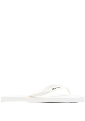 DSQUARED2 embossed-logo flip flops - White